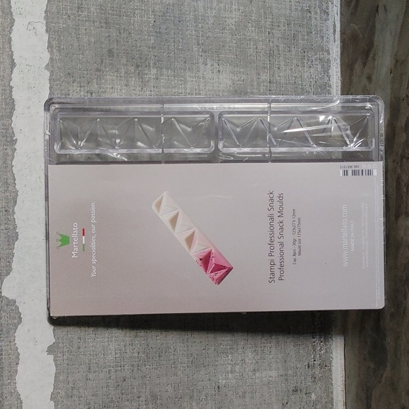 NWTs Martellato Snack Pyramid Molds - Picture 2 of 9